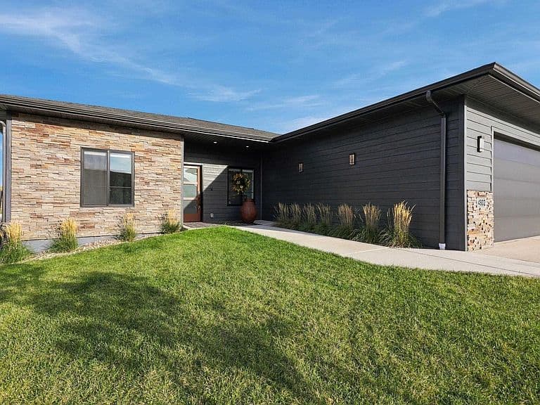 4802 Papillion Dr photo 1