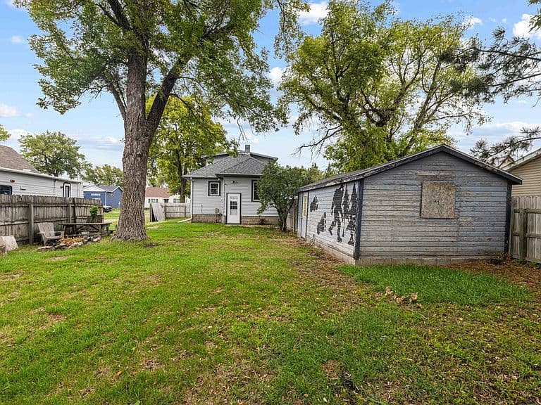 840 Elm St photo 3
