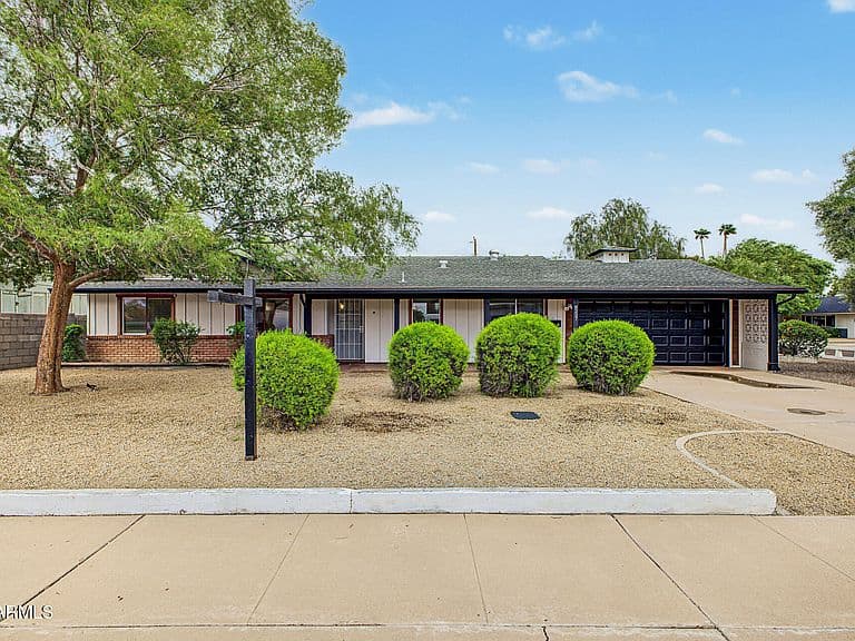 8227 E OSBORN Road photo 1