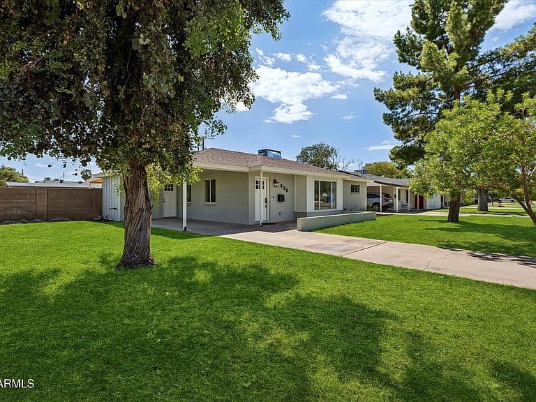 939 E BERRIDGE Lane photo 3