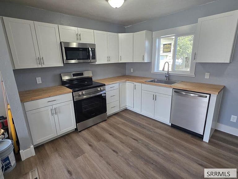 810 Crestmont Ave photo 2