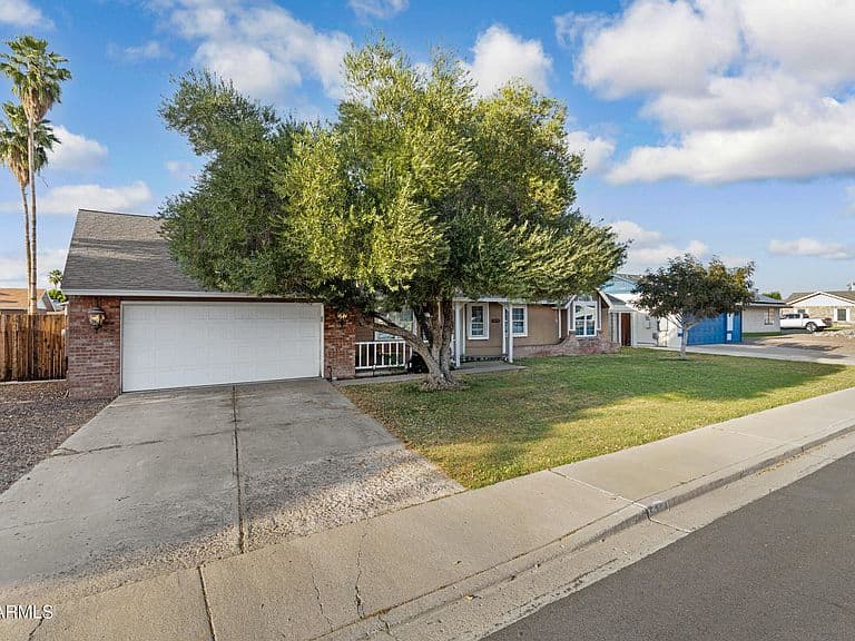 5344 E DIAMOND Avenue photo 4