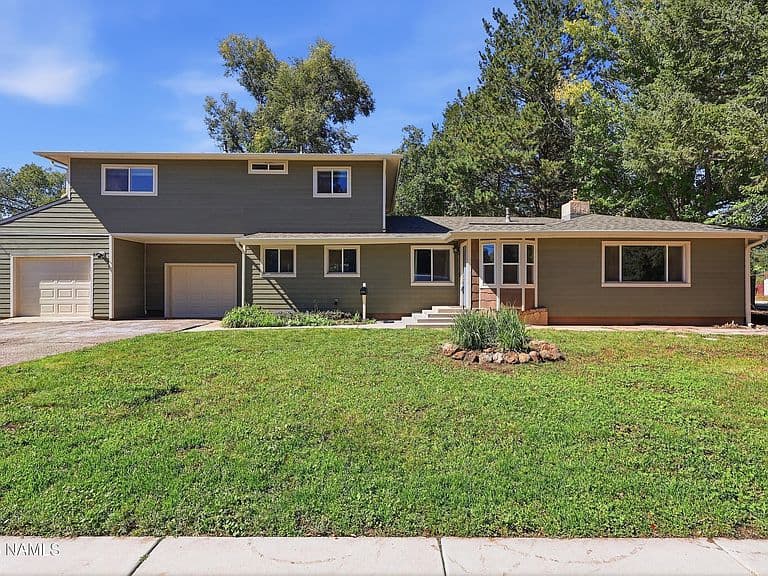 1123 N Navajo Dr photo 1
