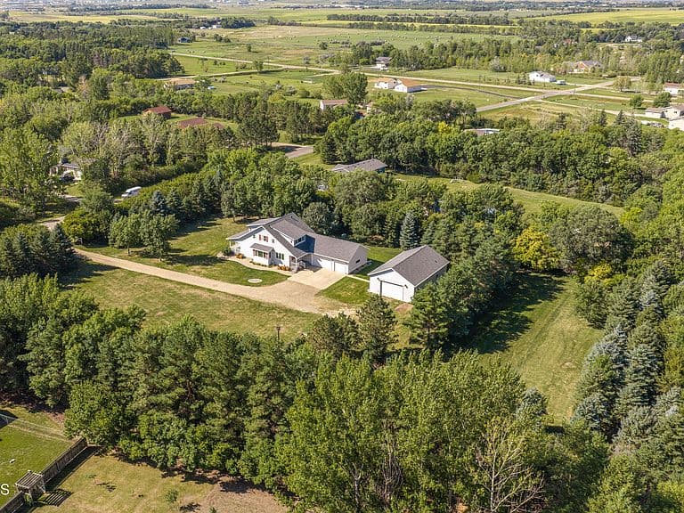 2880 Clover Ln photo 1