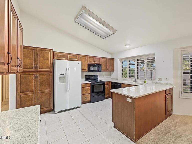9221 W BEHREND Drive photo 4