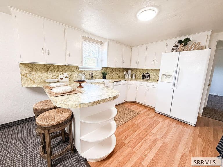 1455 Clark Dr photo 3