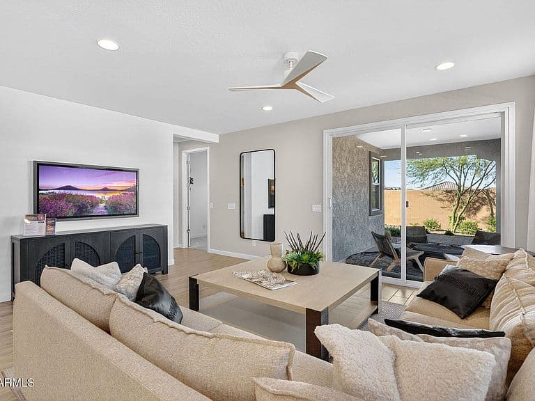 3242 S 83rd Cir photo 4