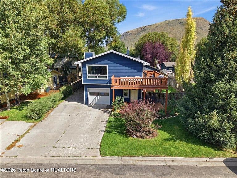 220 Crabtree Ln photo 2