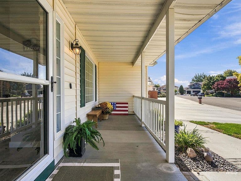 794 E Martinique Dr photo 4