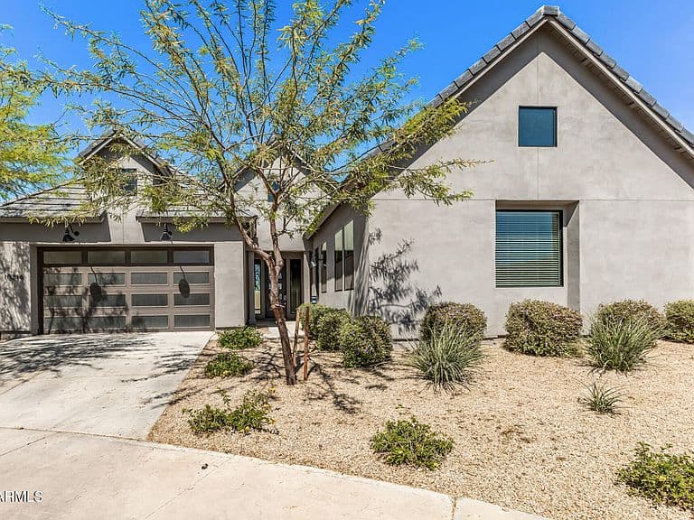 10216 E TALON Avenue photo 1