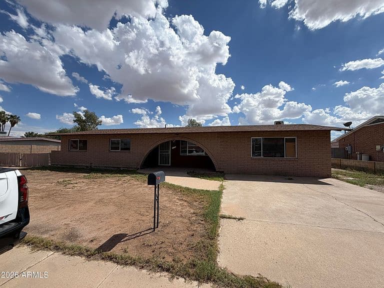 1133 E SUNSET Drive photo 1