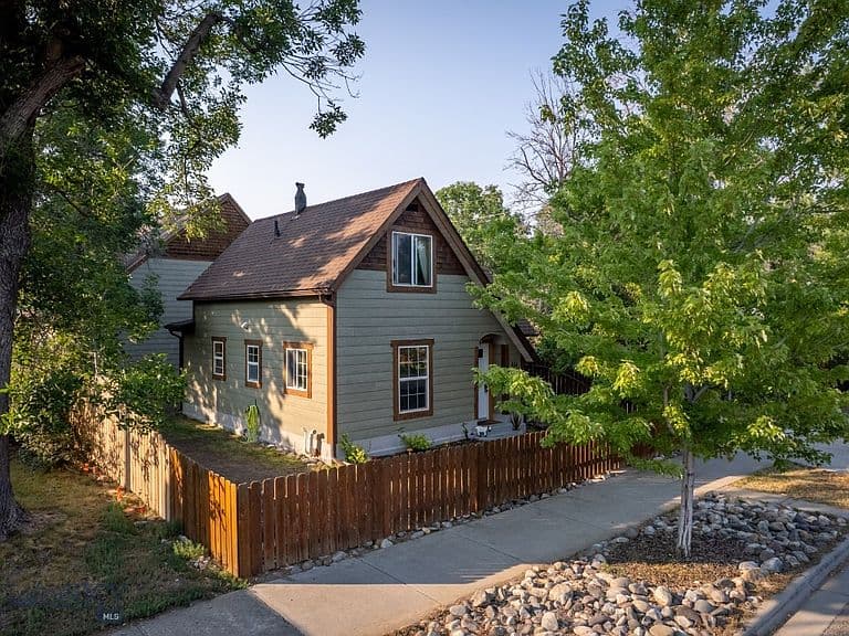 414 W Chinook St photo 1