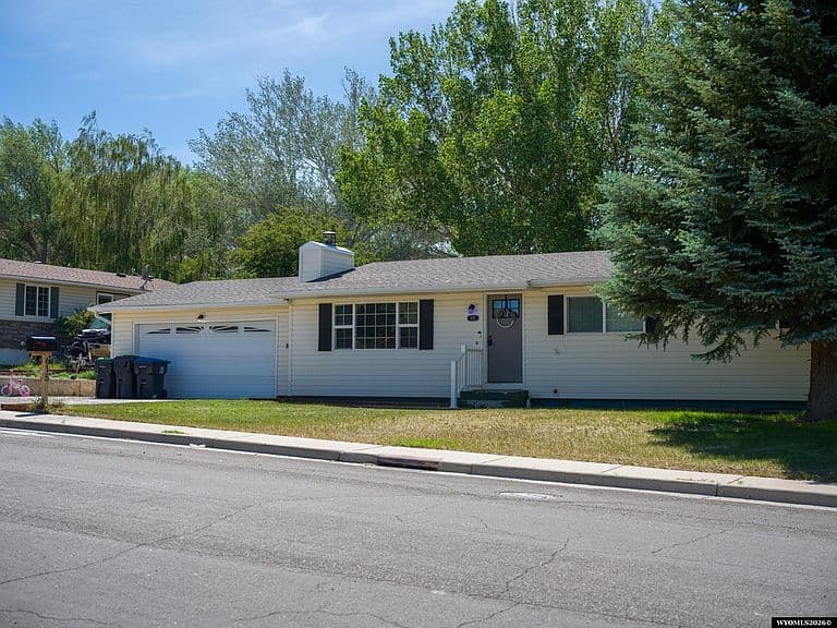 615 Hackberry St photo 3