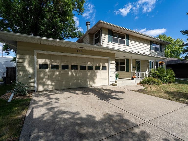 913 Park Dr S photo 2