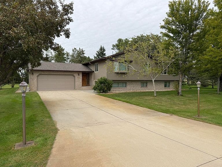 925 Parkside Dr SW photo 1