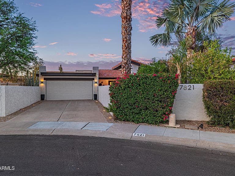 7821 N Via De La Sombre photo 2