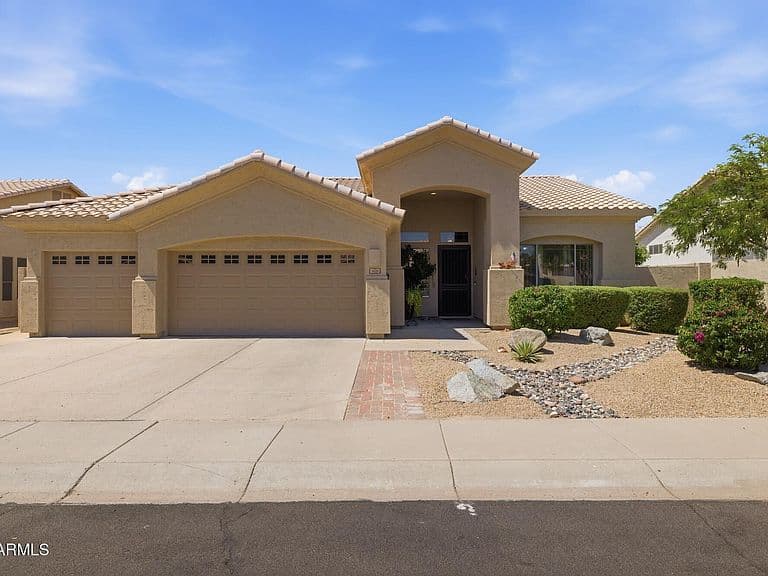 5670 W IRMA Lane photo 2