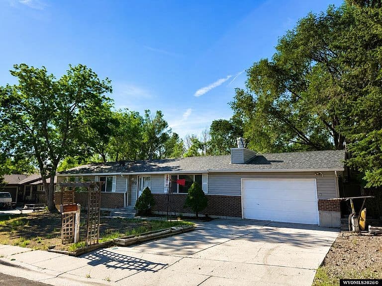 170 Clear View Dr photo 1