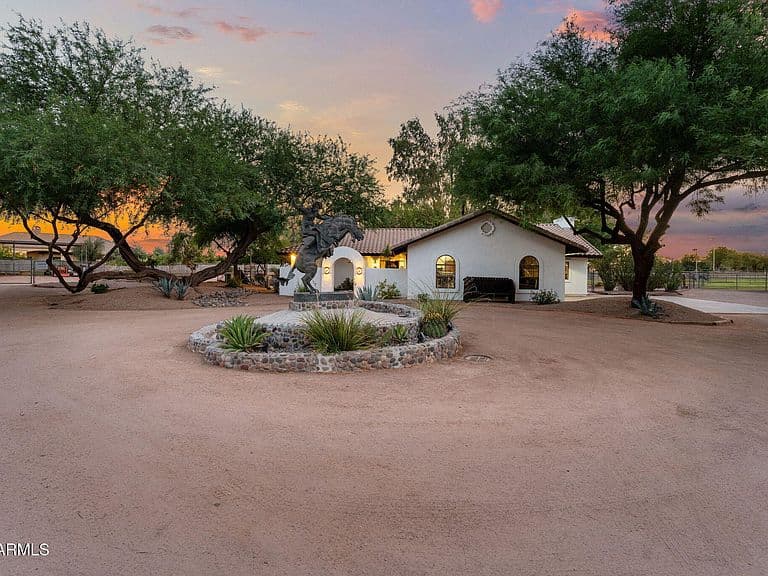 2601 E MESQUITE Street photo 3