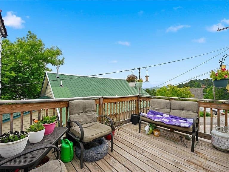 332 W Addie St photo 4
