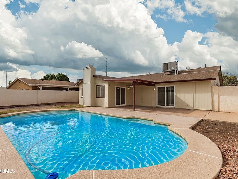 5915 S Parkside Dr photo 1