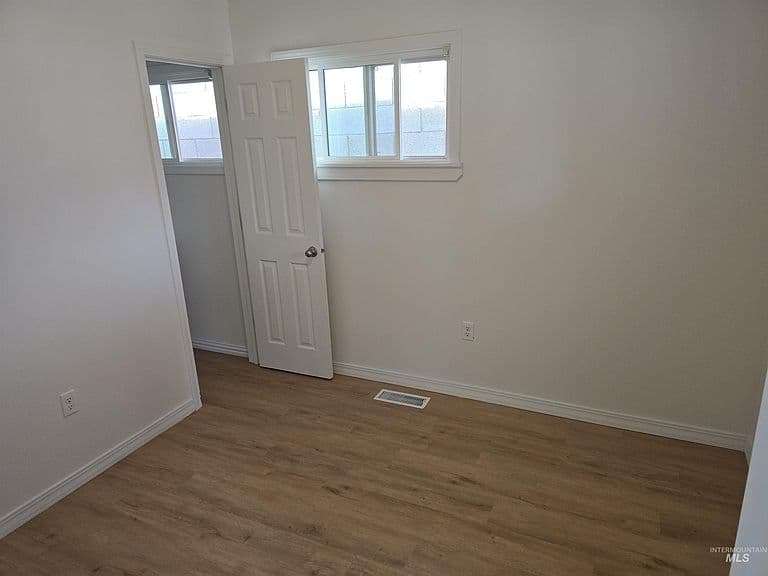 1110 Normal Ave photo 4