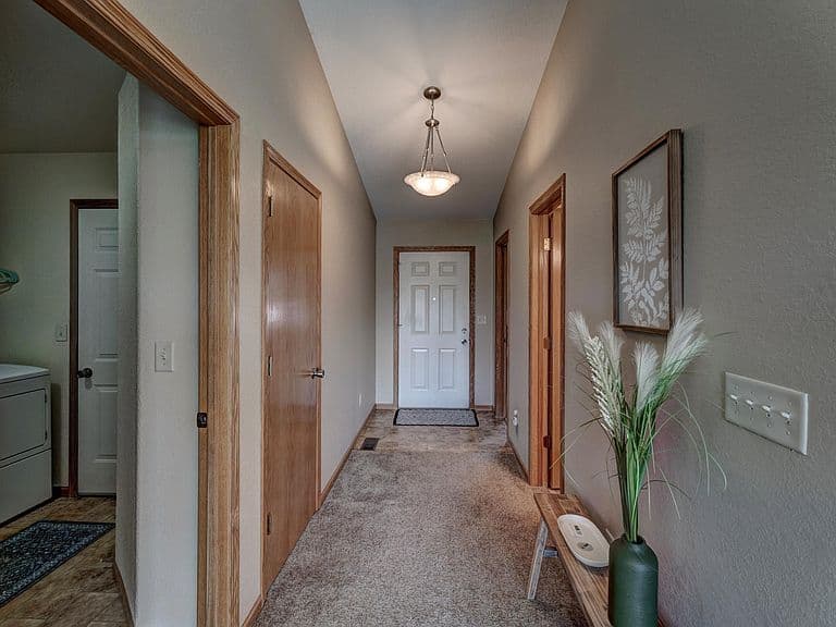 705 Auburn Dr photo 3
