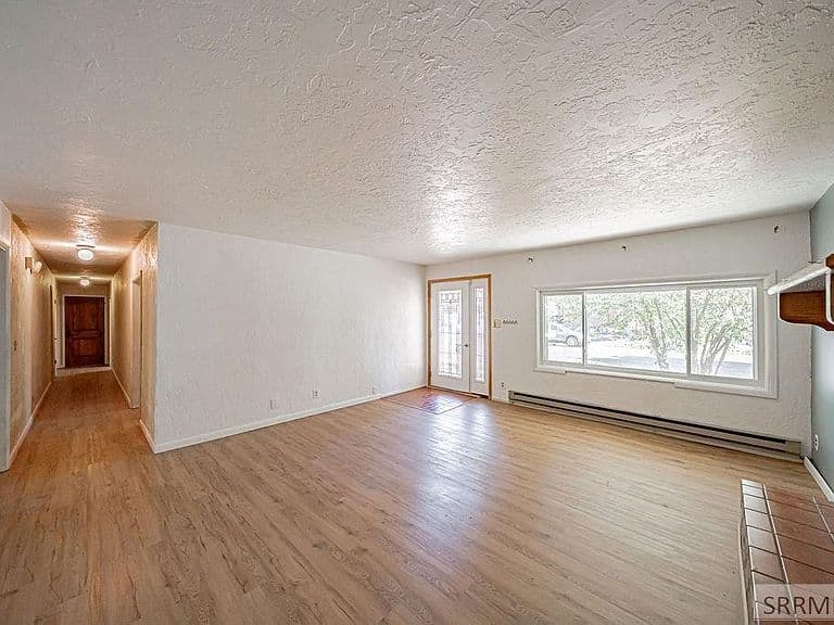 374 3rd St photo 5