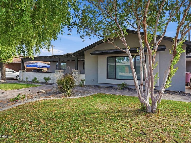 8233 E MONTEROSA Street photo 3