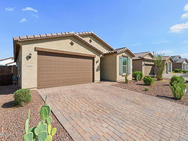 10806 W TONTO Street photo 1