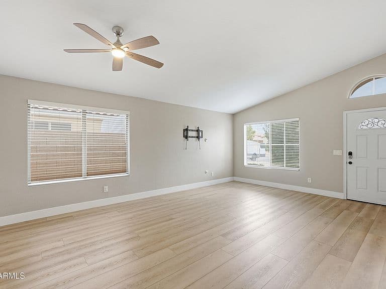 1152 W ORIOLE Way photo 4