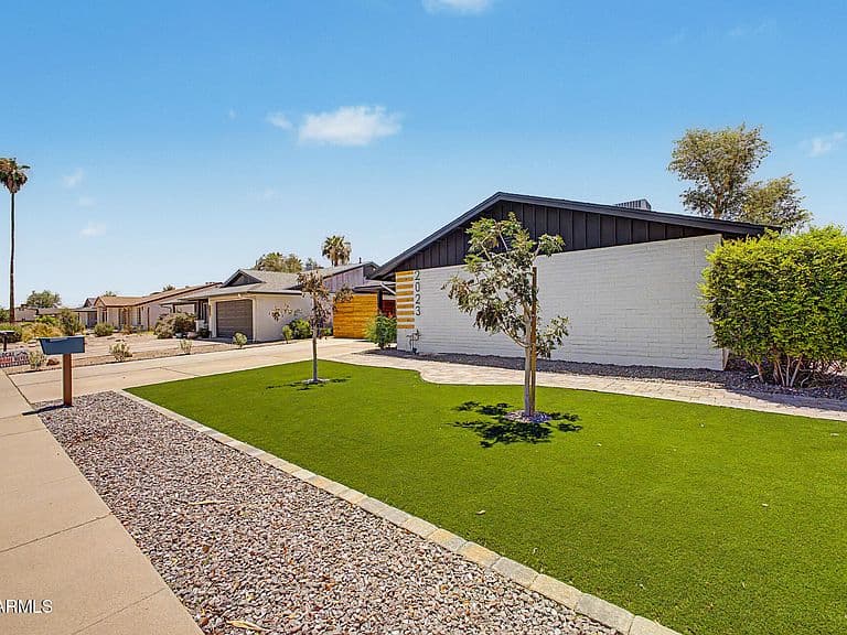 2023 E CORNELL Drive photo 5