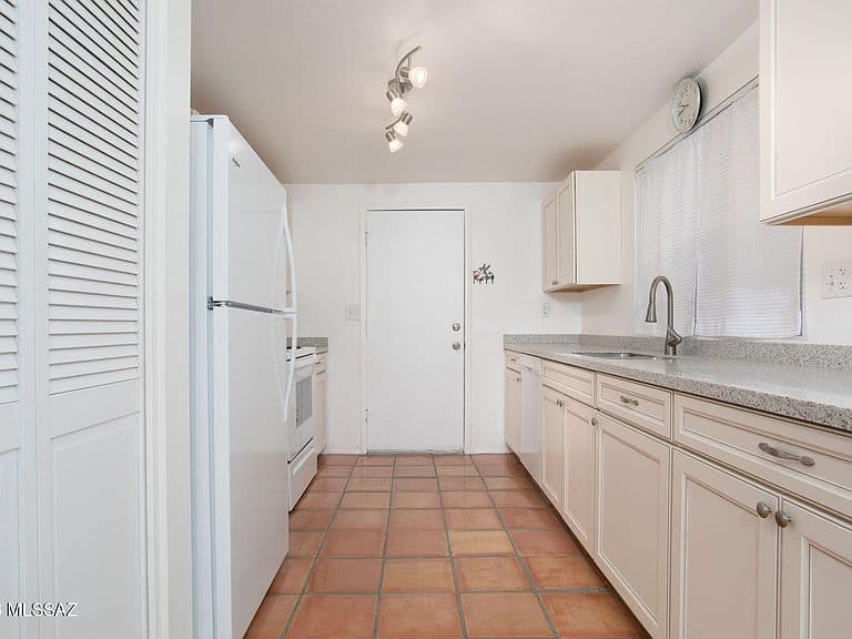 4321 W Rae Cir photo 5