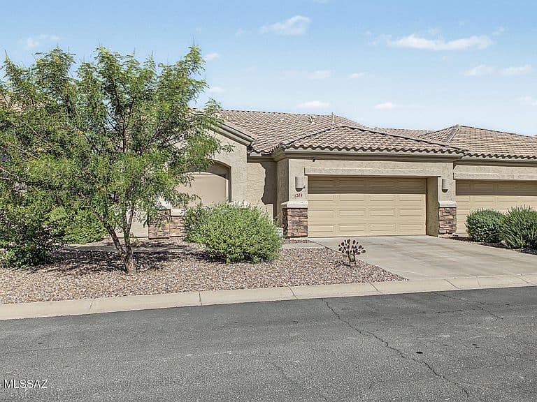1574 E Sage Dr photo 3