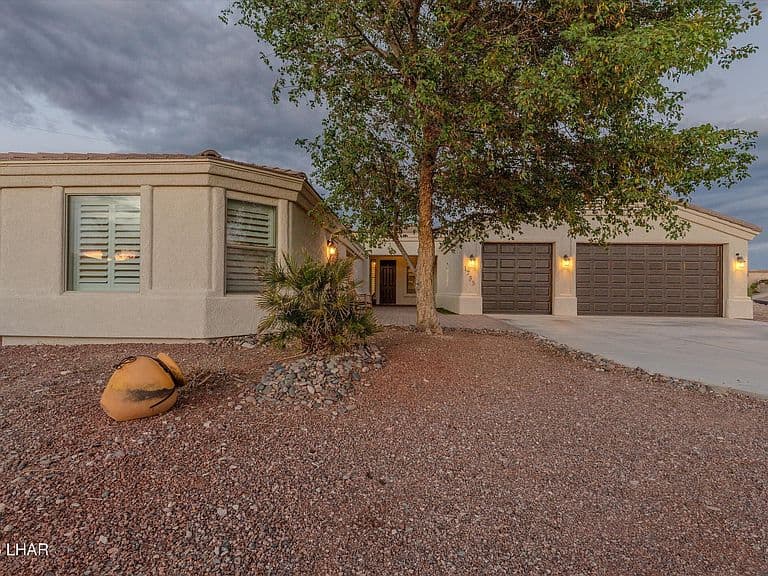 1735 Peruvian Ln photo 2