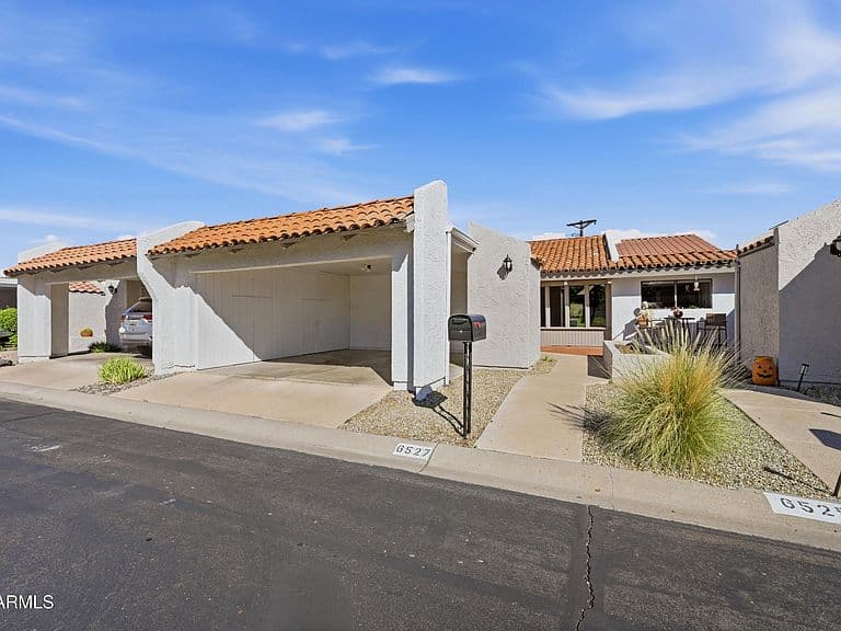6527 N MARYLAND Circle photo 1
