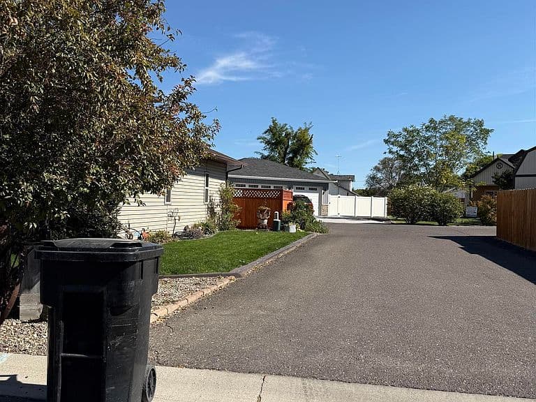 931 Applewood Dr photo 4
