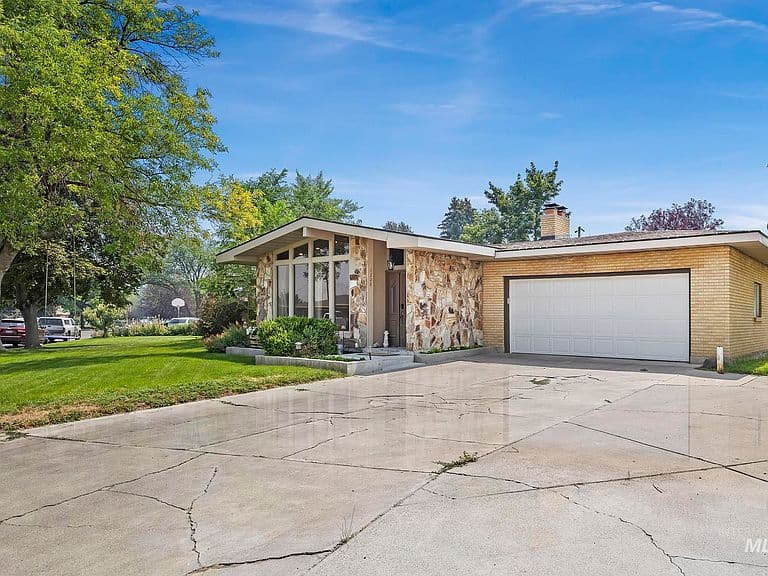 1228 Evergreen Dr photo 2