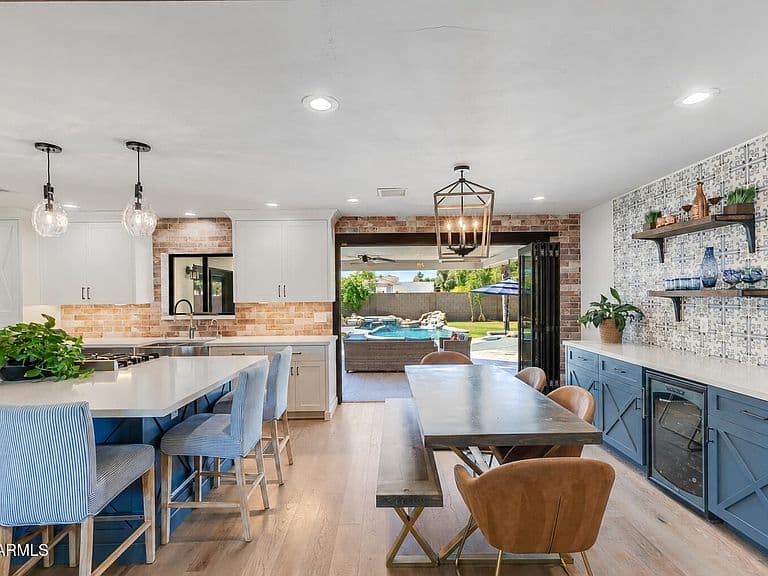 3229 E MONTECITO Avenue photo 3