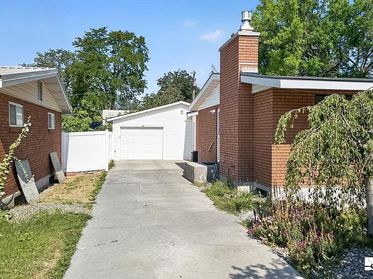 575 S Adams Ave photo 4
