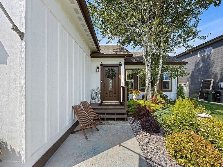 160 Weimar Way photo 3
