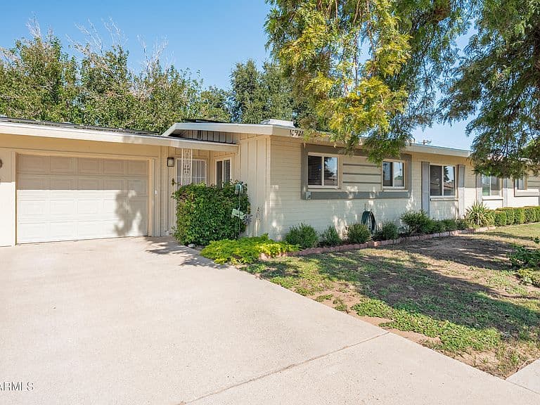 10926 W ABBOTT Avenue photo 2