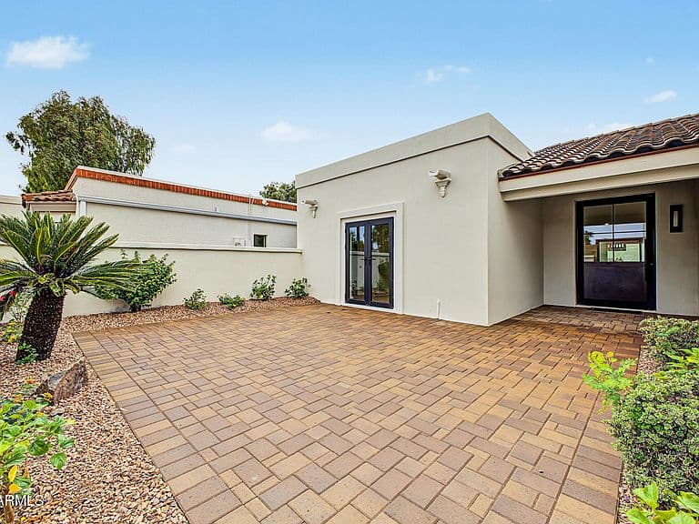 8008 E DEL PLATINO Drive photo 3