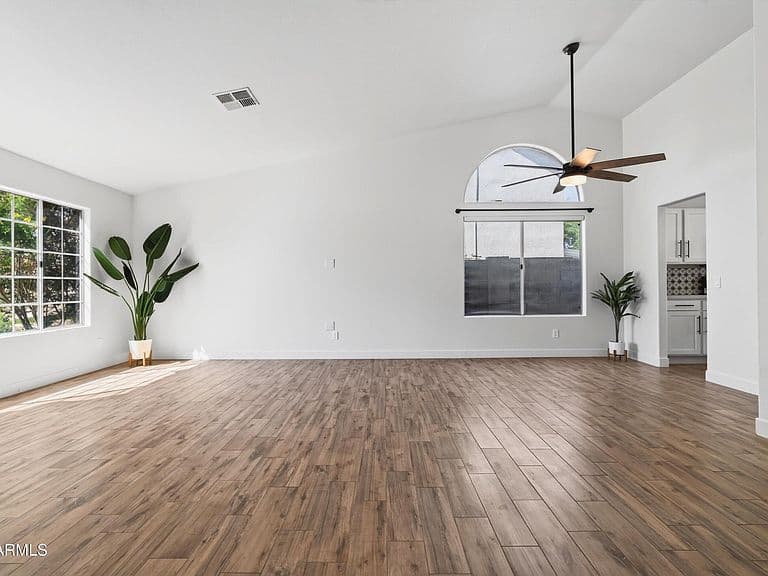 4532 E CHARLESTON Avenue photo 4
