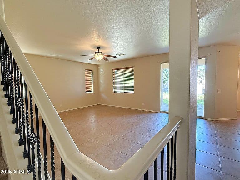 548 TEMPLE Drive photo 5