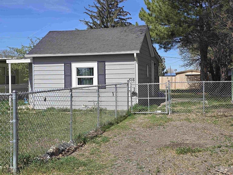 516 W Avenue C photo 3