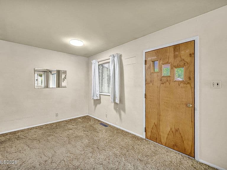 221 S Iris St photo 4