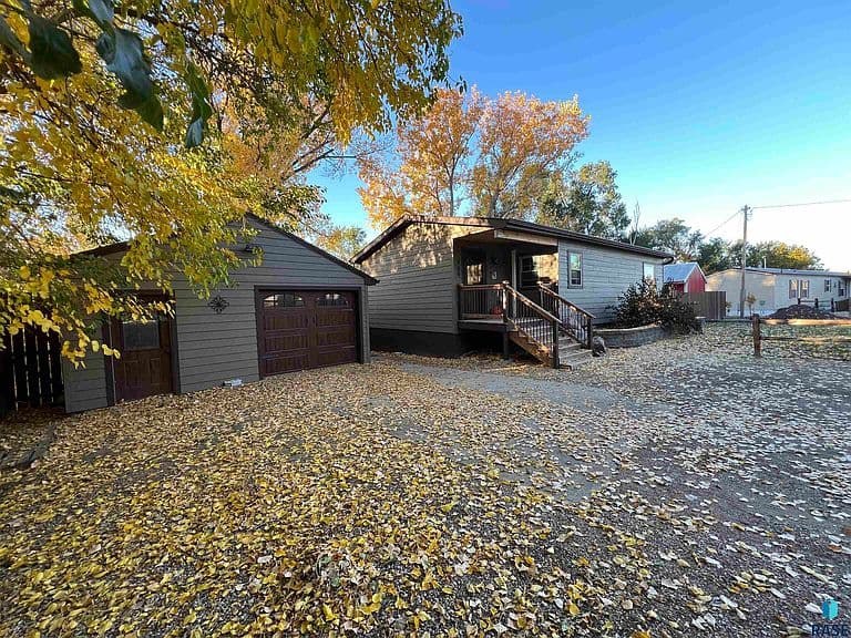409 W 2nd St photo 3