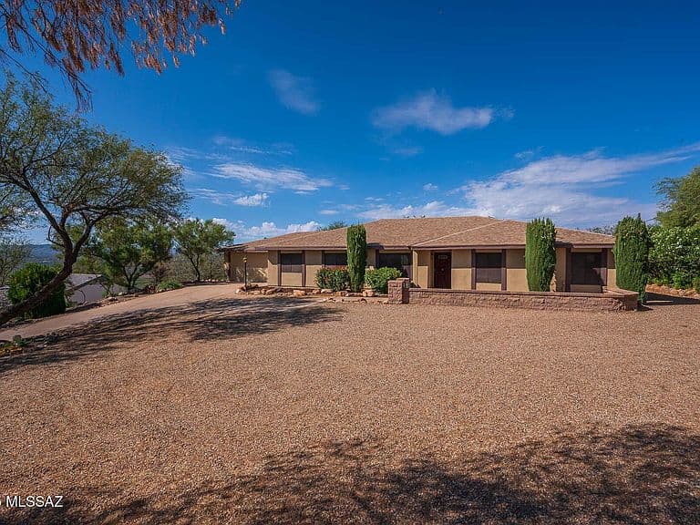 416 Rio Rico Dr photo 3