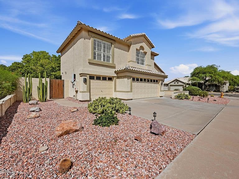 1054 E Golden Court photo 2